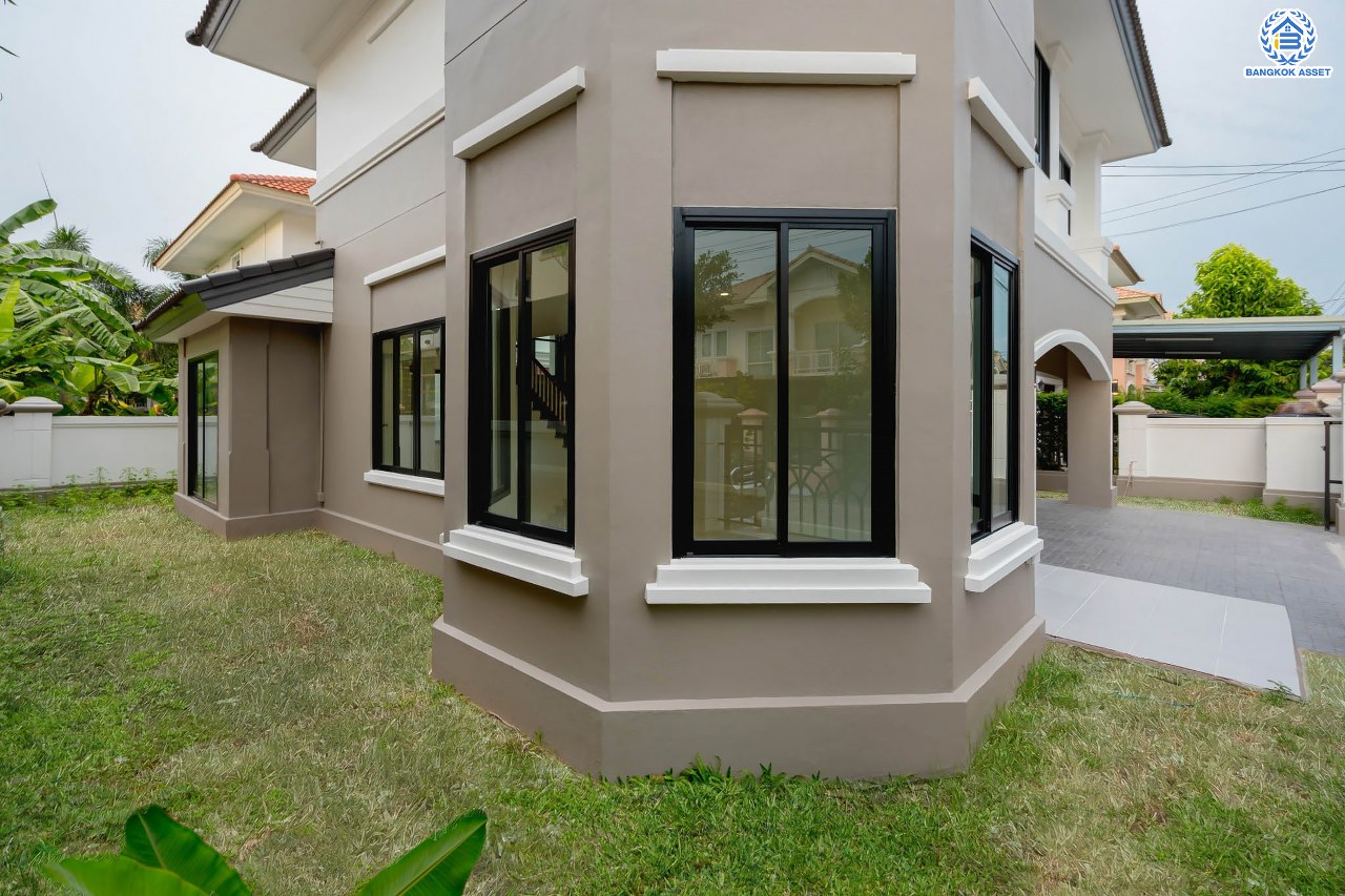 บ้านมือสองตกแต่งใหม่ ม.ภัสสร7 รัตนาธิเบศร์ พื้นที่กว้างกว่า 58.9 ตร.ว. รองรับทุกความสุข ฟังก์ชัน 3 ห้องนอน 3 ห้องน้ำ 2 ห้องอเนกประสงค์ จอดรถได้ 2 คัน บนทำเลเดินทางสะดวก ติดถนนใหญ่ ใกล้รถไฟฟ้า "สถานีบางพลู" เพียง 400 ม.